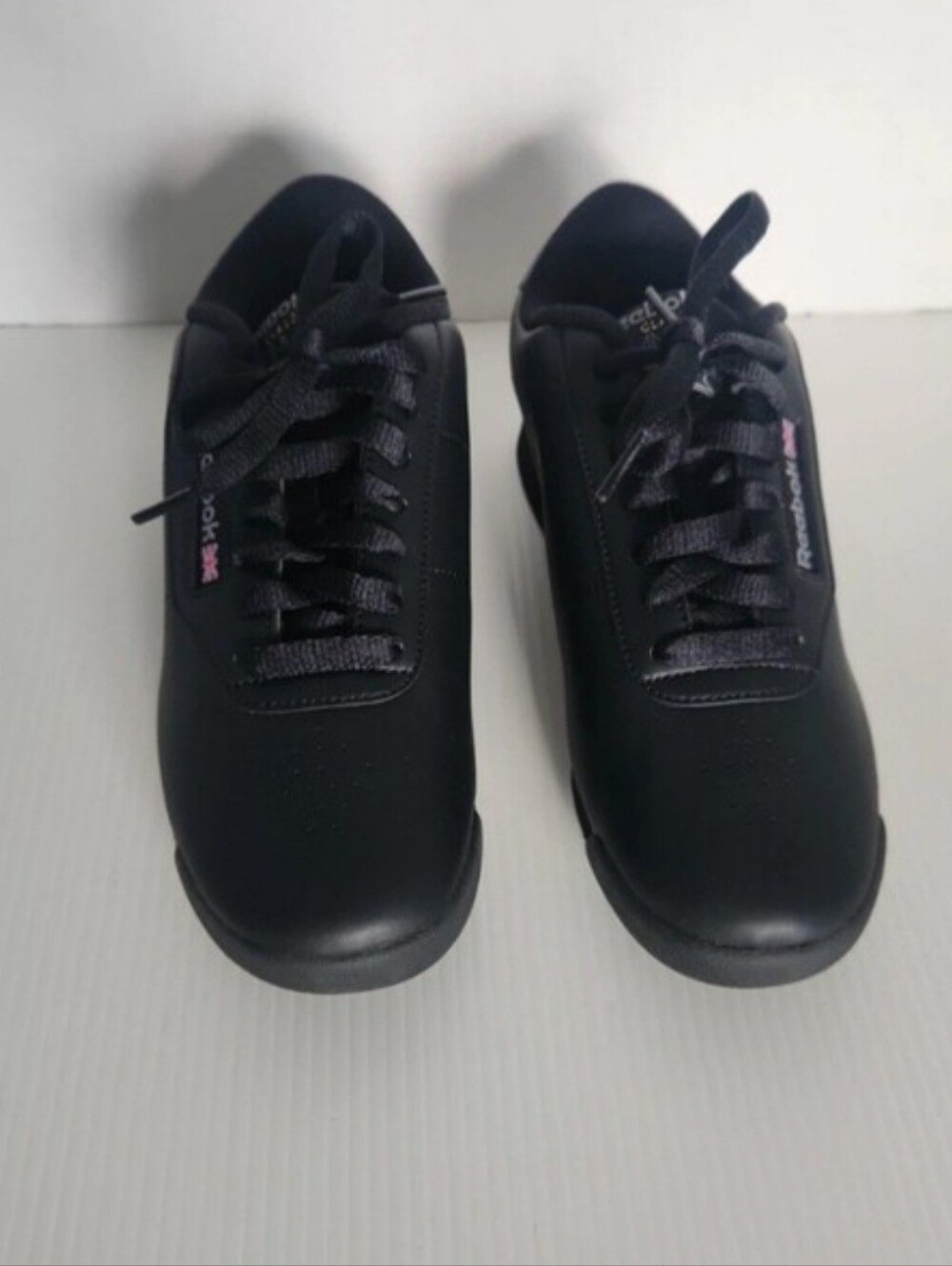 Women's Reebok Black Low-Top Lace-Up Sneakers 8 Wide